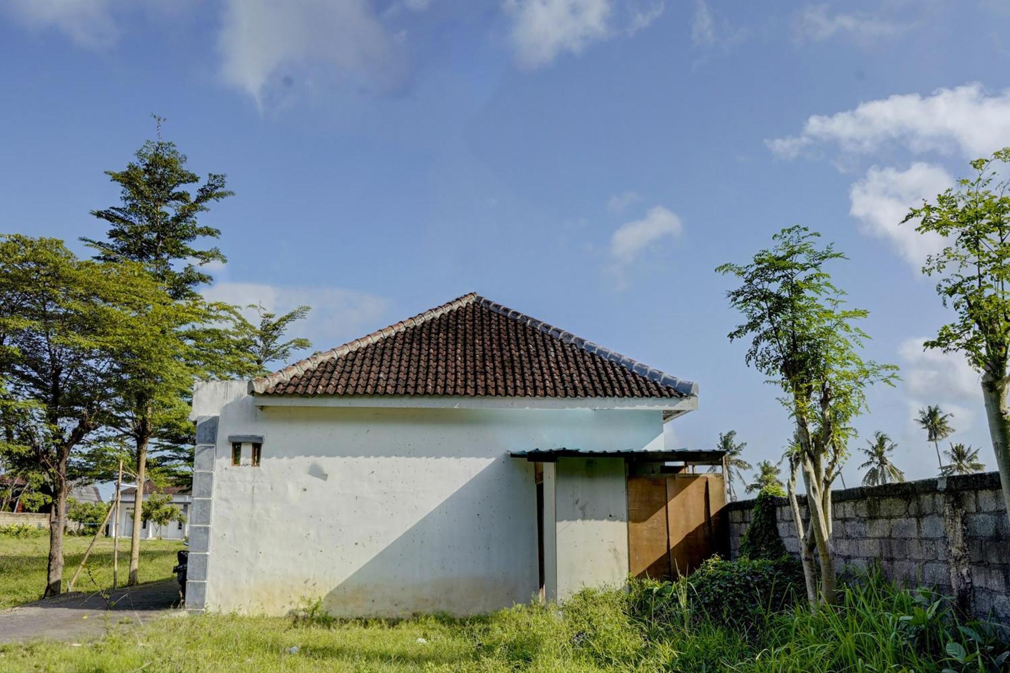 Hotel Spot On 92855 Griya Sandi Syariah Rogojampi