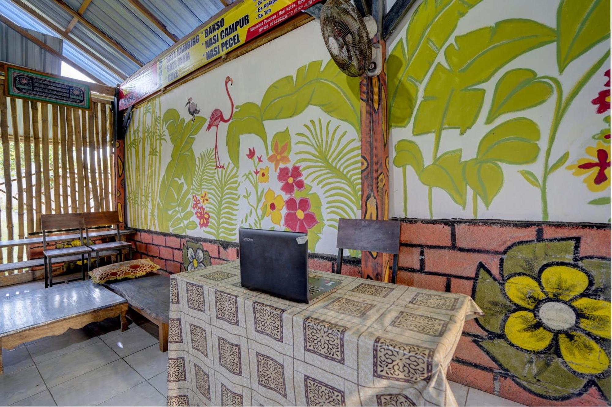 Spot On 92855 Griya Sandi Syariah Rogojampi Hotel Banyuwangi (East Java)